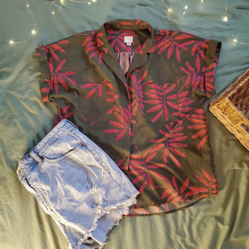 Short Sleeve Tropical Casual Button Up